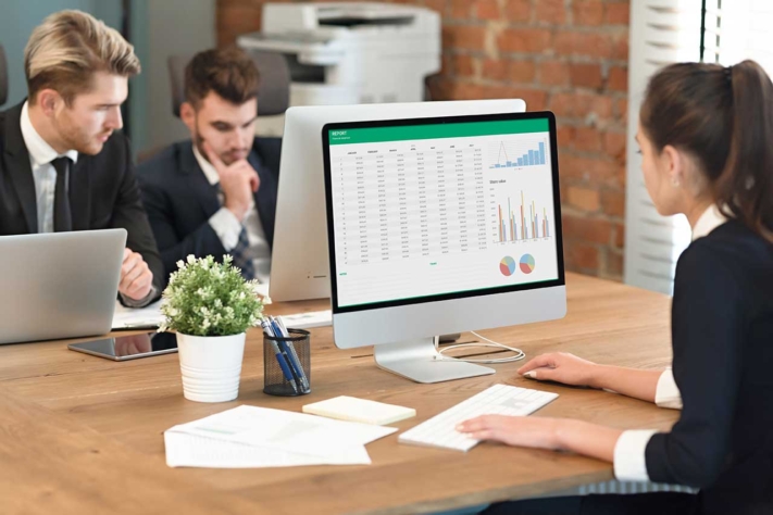 Team testet für die Personalplanung Alternative zur kostenlosen Excel Vorlage.